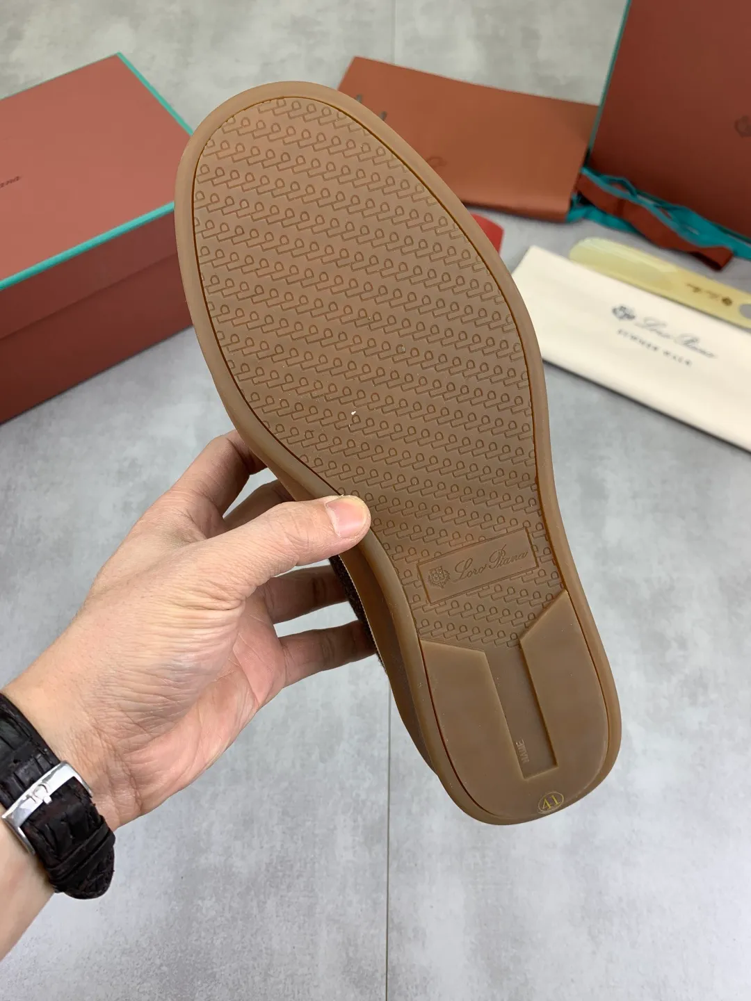 Men's Men's Shoes 💰P560 New Style 💰 The latest casual shoes Loro Piana 💯 Top grade 💯 Buy the original copy 💯 Founded the existing Loro Piana company on April 24, 1924. It is now the sixth generation of family business, providing the best quality products to customers who are discerning about taste and quality. Imported original fly woven fabrics with cowhide fabrics, plain calfskin lining, hand-stitched threads with cowhide feet, original packaging, high-end outsole, size: 38-45 (custom-made for 46), 7️⃣ colors available
